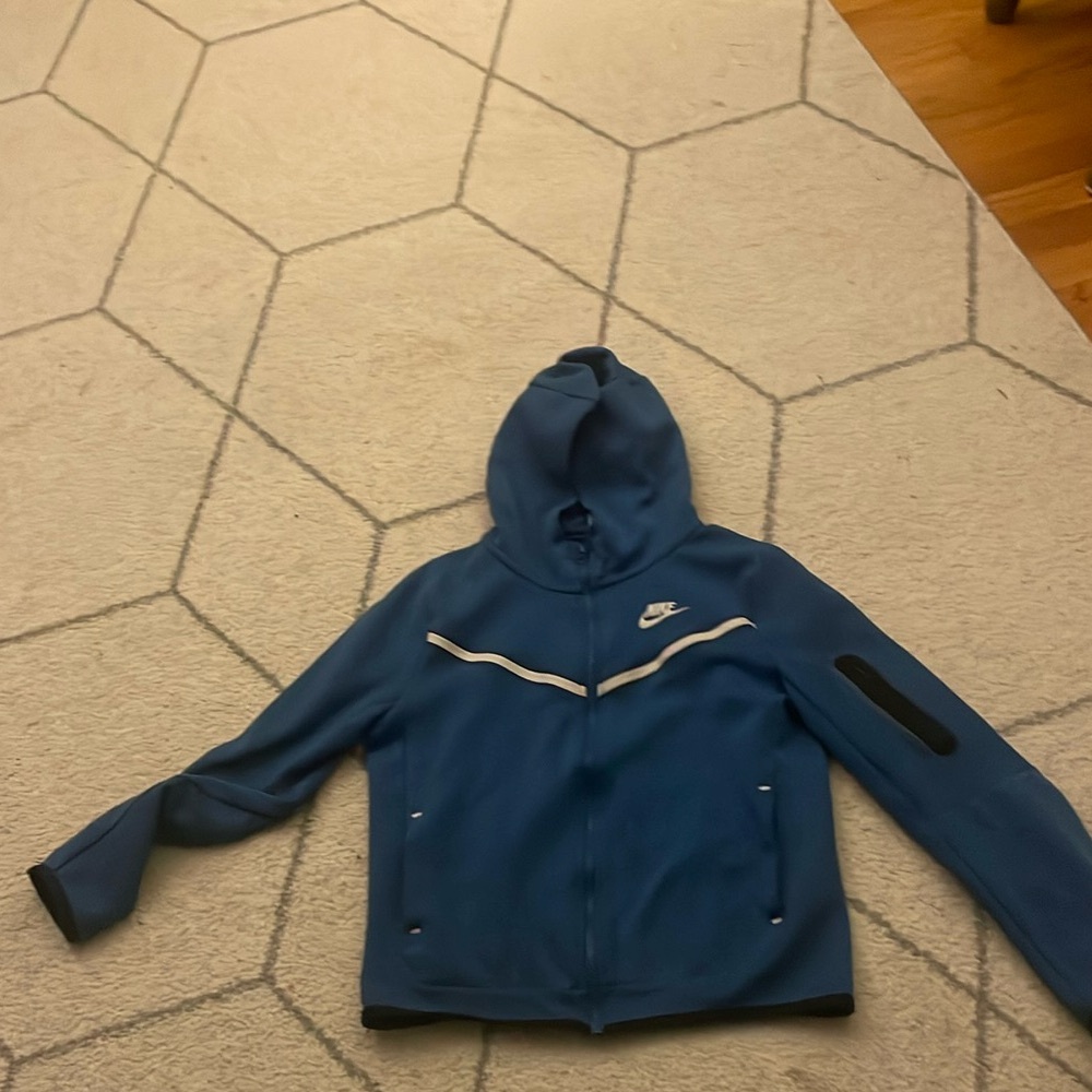 Nike tech- Youth large